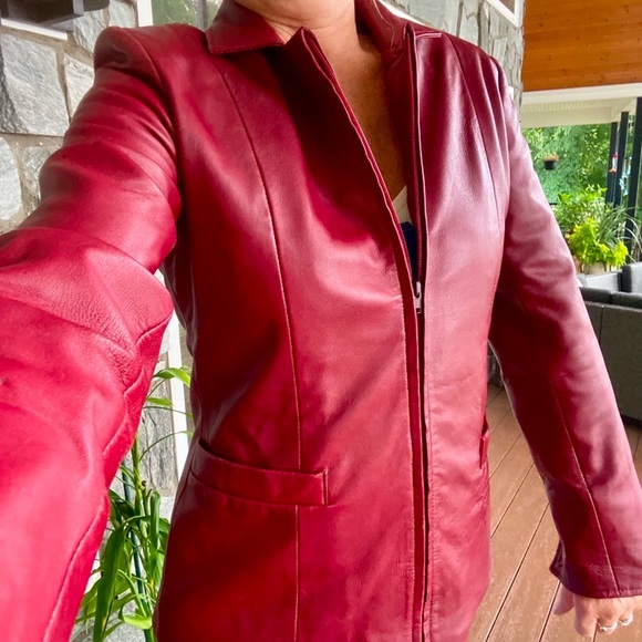 ♥️Deep Red/Burgundy VINTAGE Leather Jacket! Appx a size 6–8 **See measurements♥️ - Picture 3 of 17